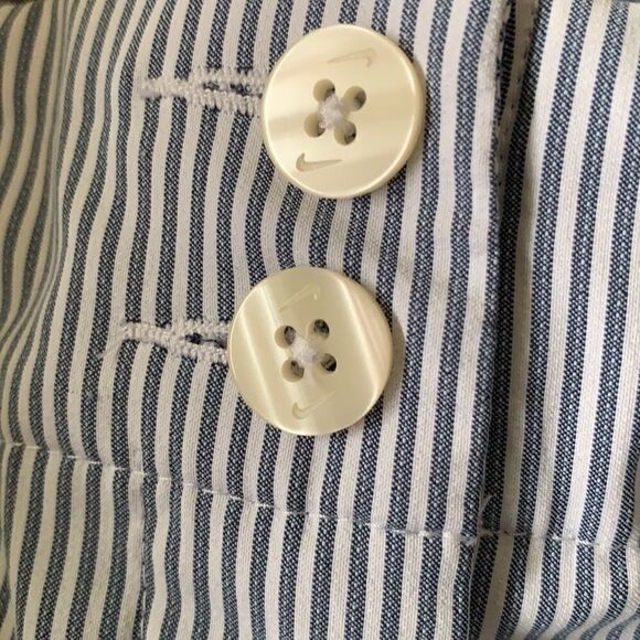 EUC WOMEN’S NIKE GOLF SIZE 6 PINSTRIPED SHORTS - Picture 5 of 7